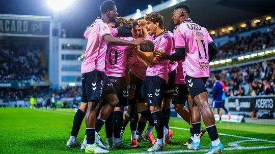 Vitória aplica chapa 5 ao Marítimo